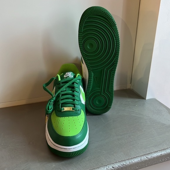 Nike Air Force 1 Low St. Patrick's Day 2021 Sneakers - Picture 5 of 13